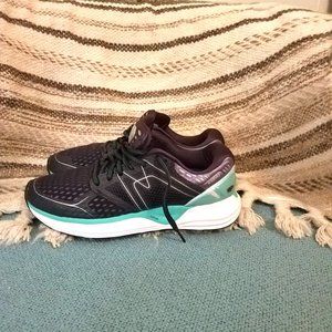 Women's Karhu Tennis Shoes Size US 8